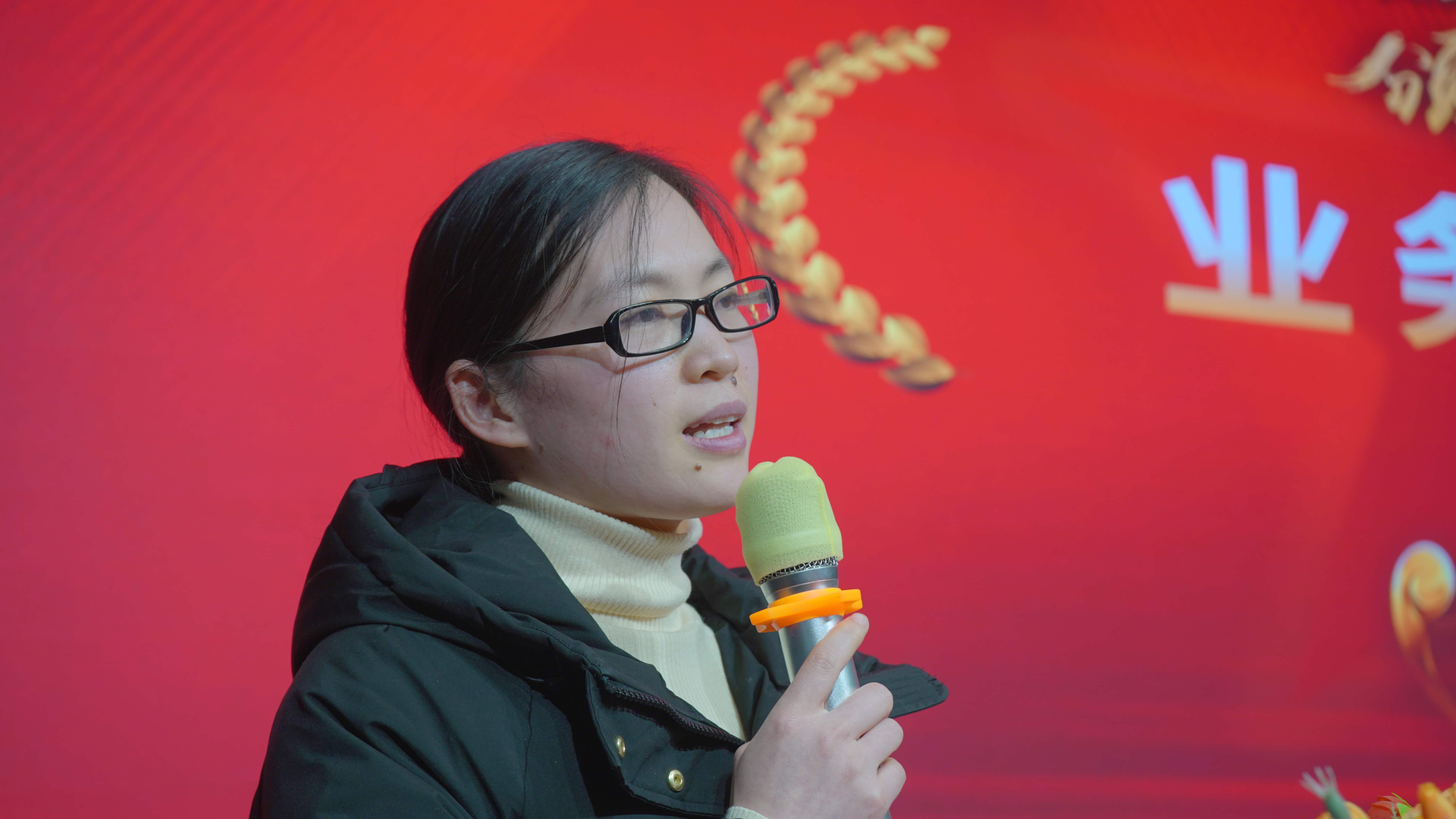 業(yè)務(wù)能手楊雪梅.JPG