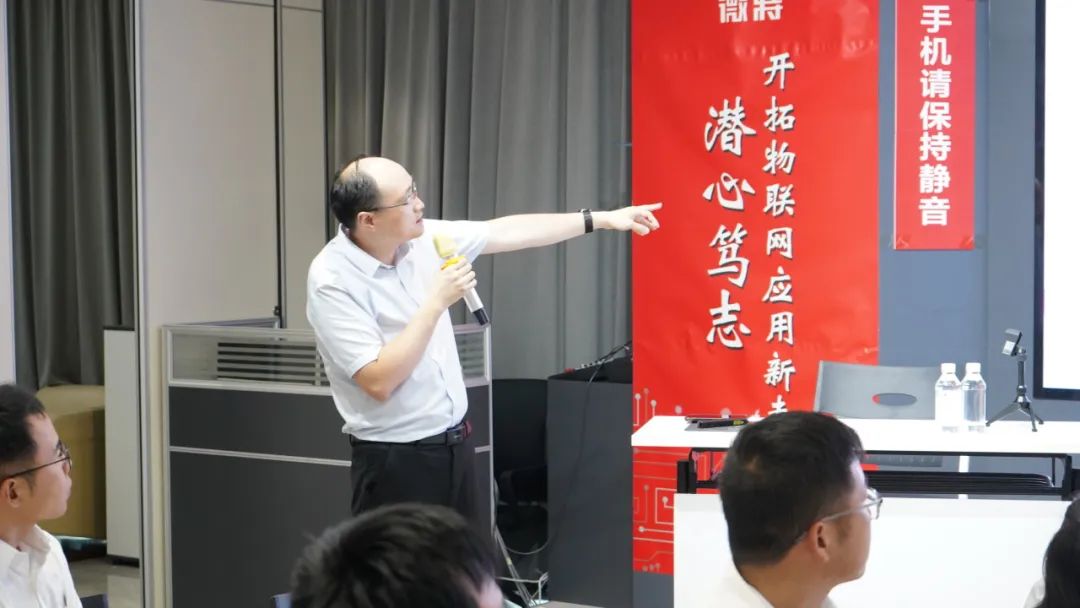 “智匯葛閘”職工創(chuàng)新工作室蒞臨微特開(kāi)展技術(shù)交流6.jpg