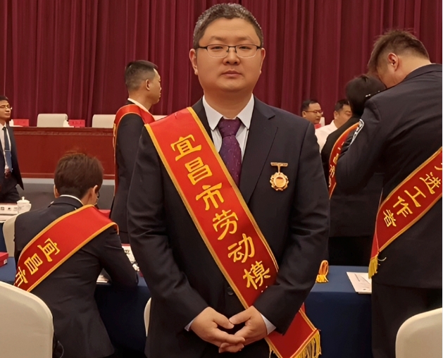 祝賀！微特工程師張艷波榮獲宜昌市“勞動(dòng)模范”稱號(hào)